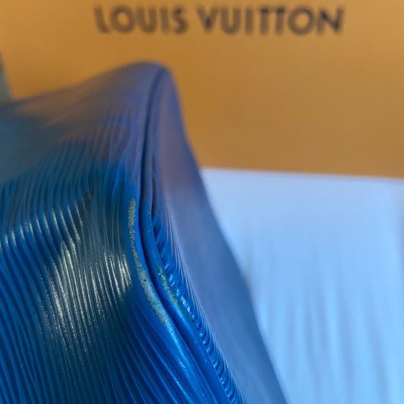 Authentic Louis Vuitton Epi Bucket - Picture 4 of 16
